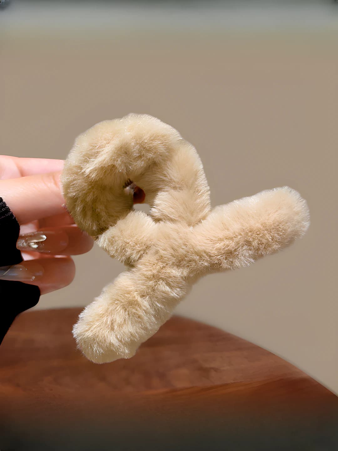 Fuzzy Y clip light coffee-8cm