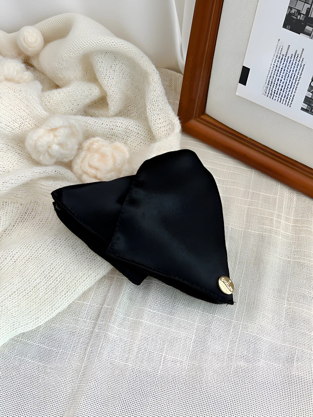 Black hair clip