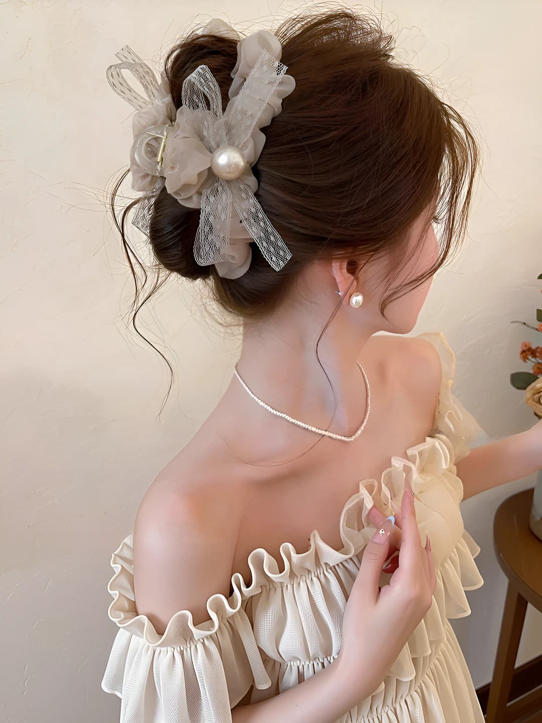 Coffee mesh, bow and beads, 13 cm