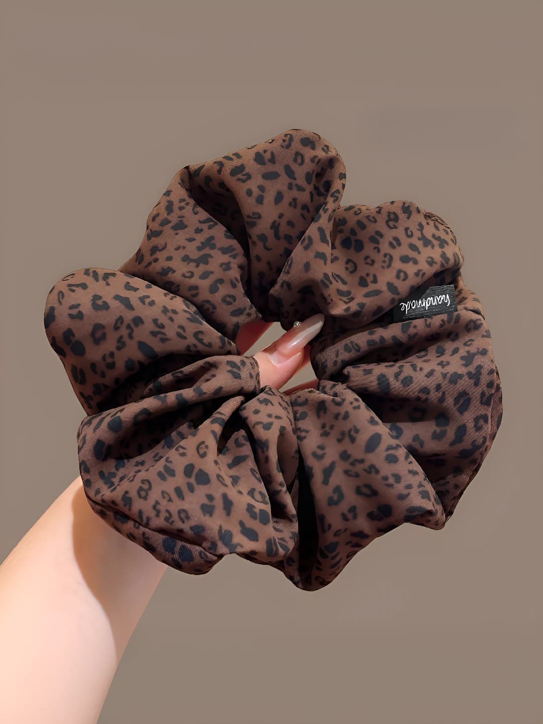 To'q kofe leopard bosilmagan chekka taxminan 15 cm