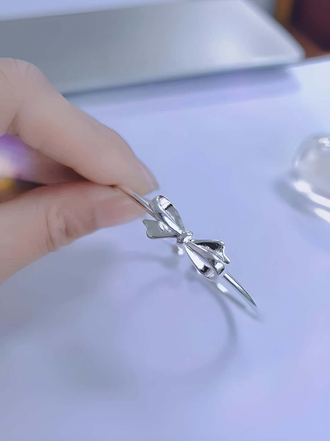 Glossy, bow and open
