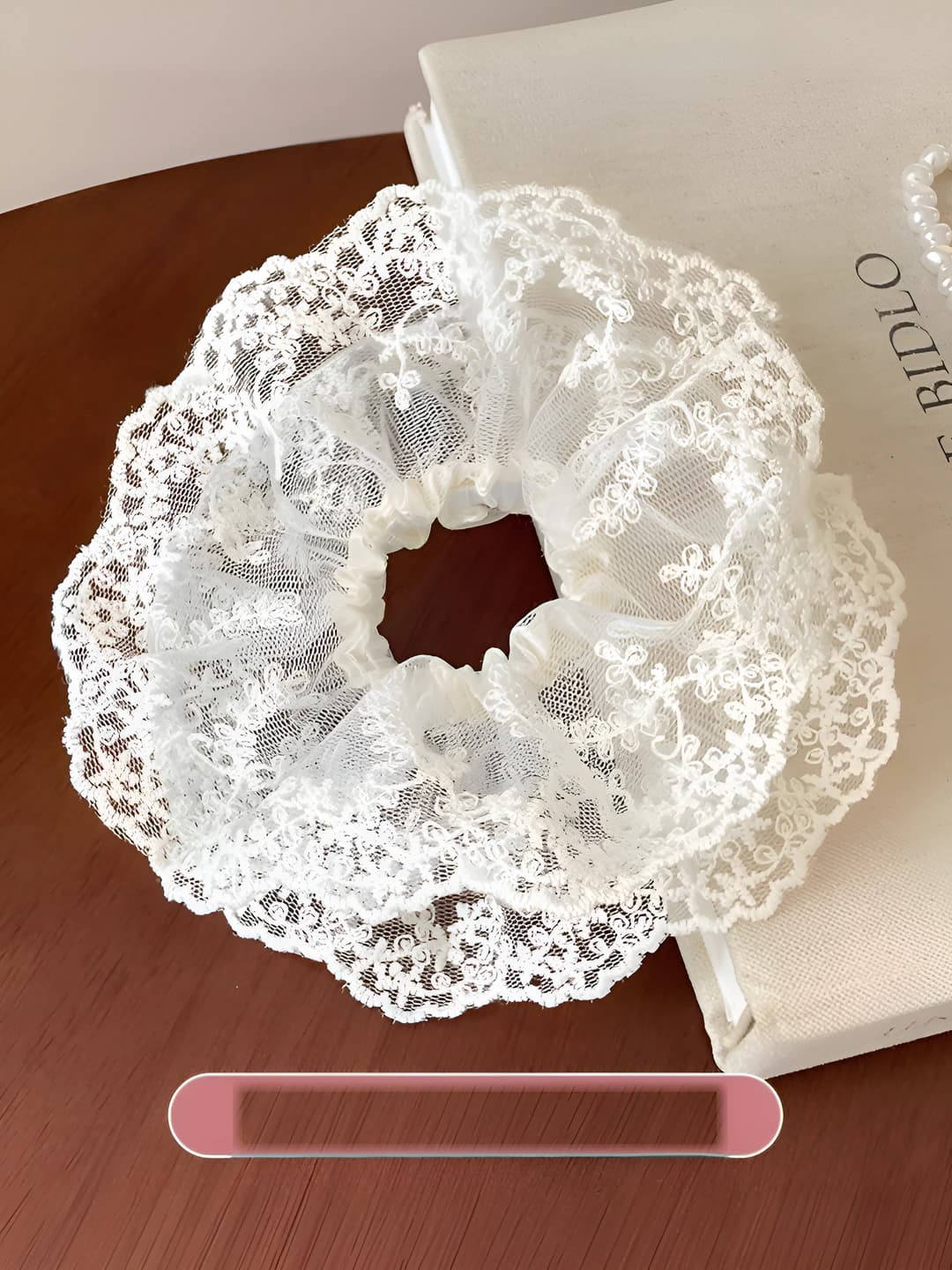 Wood leaf lace off-white scrunchie - 13CM