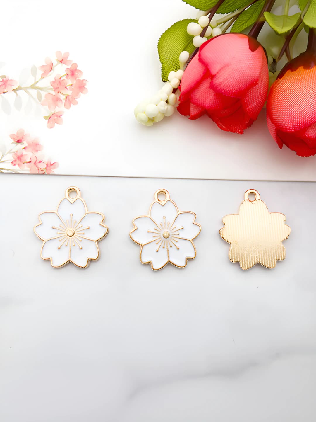 White enamel flower, 17x19 mm