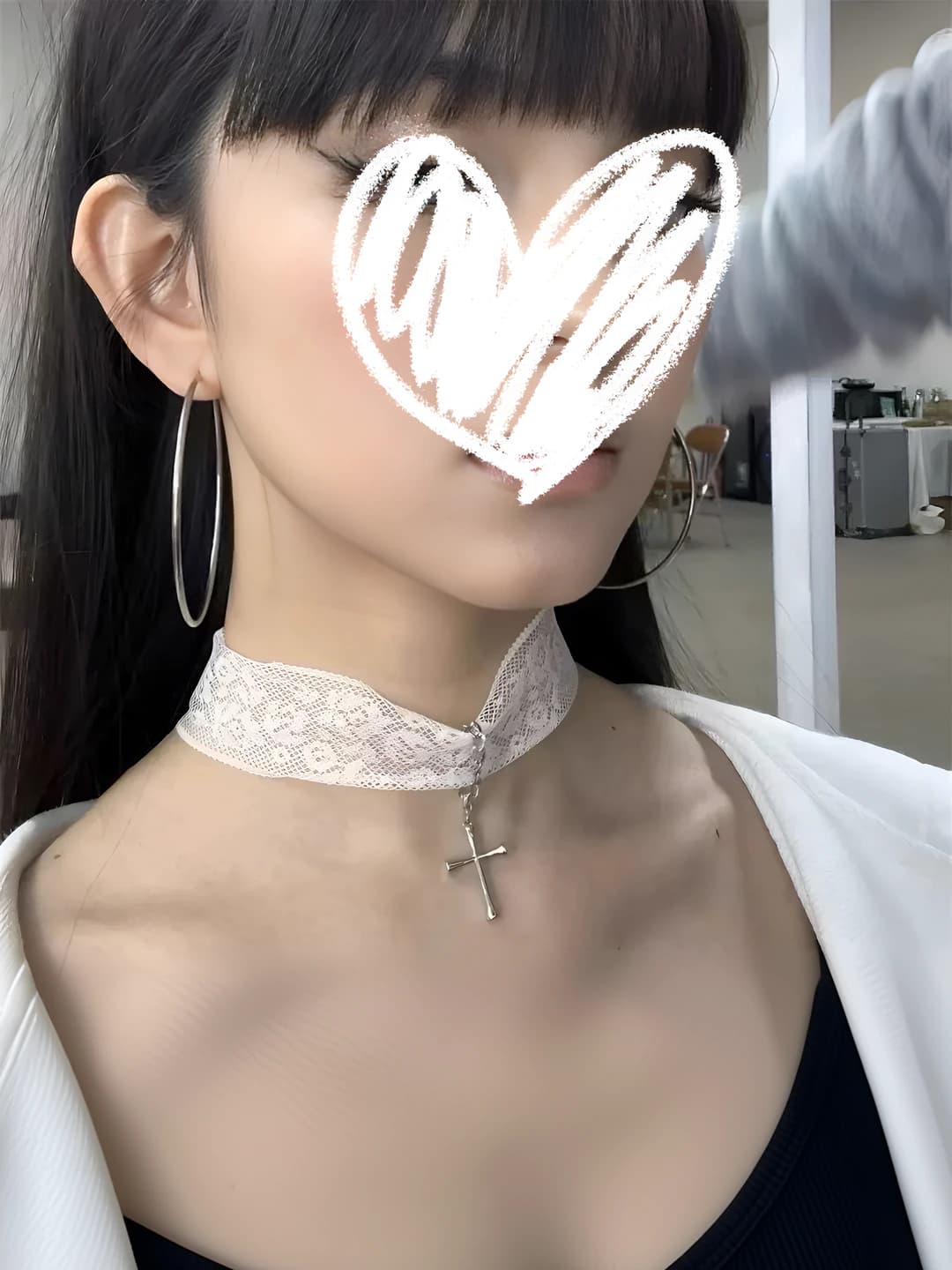 Women's retro wide-edge white lace choker with cross pendant, alloy, 41-50 cm
