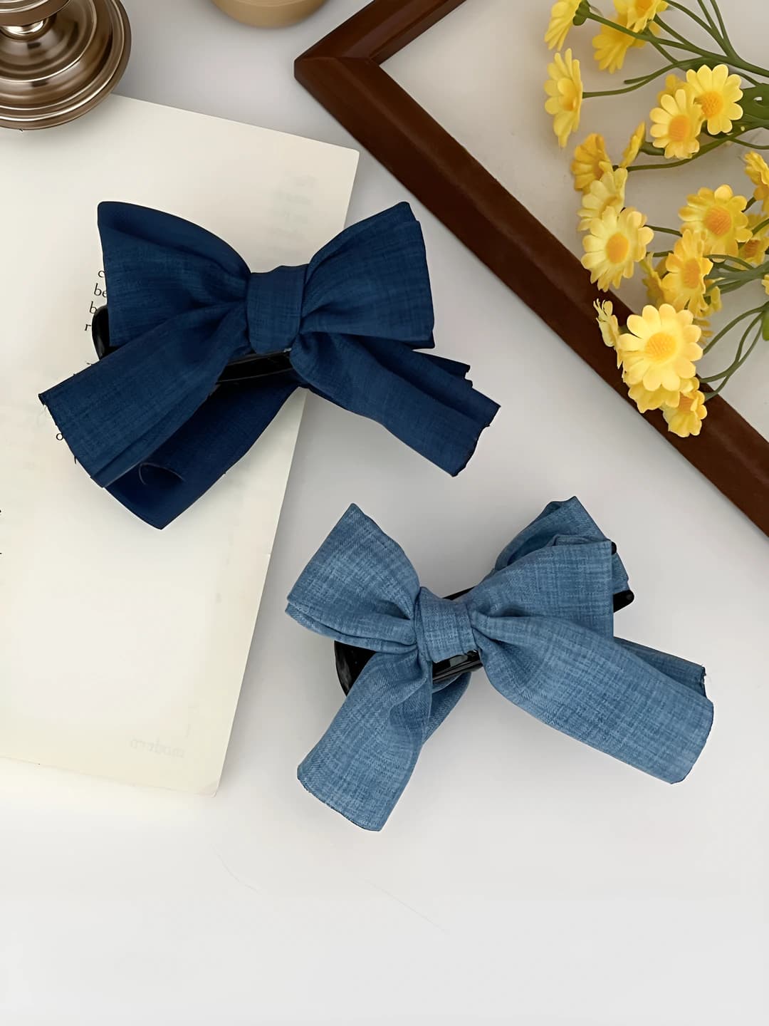 Women's hair clips and combs in Korean style retro bow shape