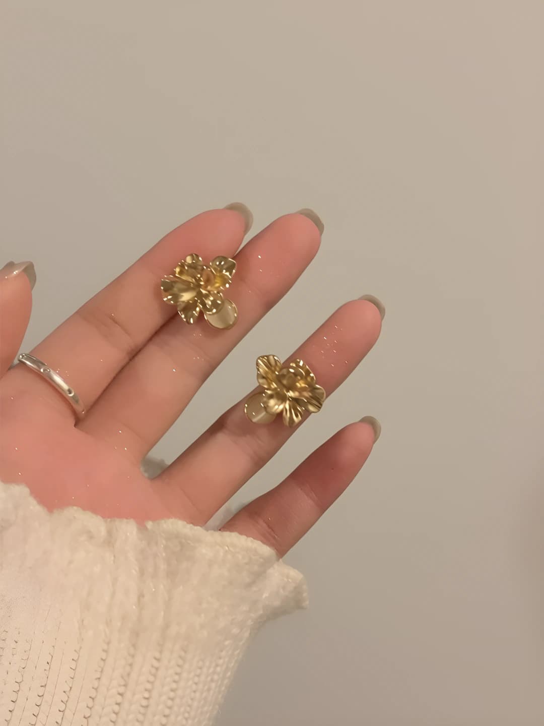 Ayollar uchun retro uslubdagi metall gullar stud ziraklar