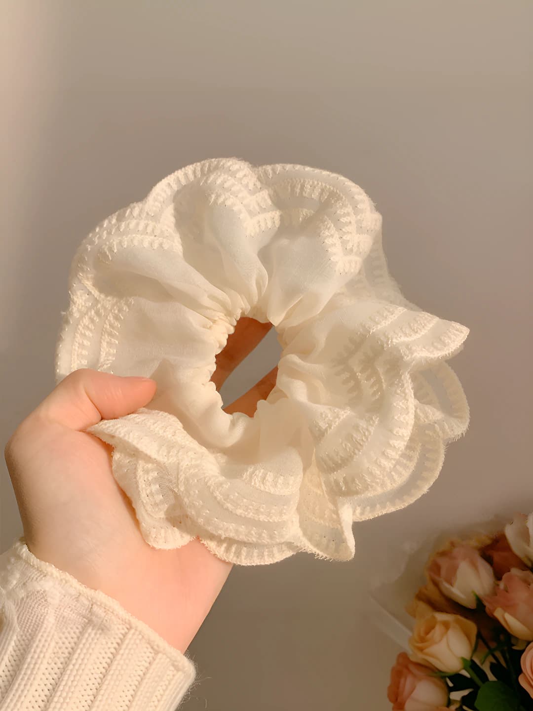 Beige multi-layer lace scrunchie - 16cm