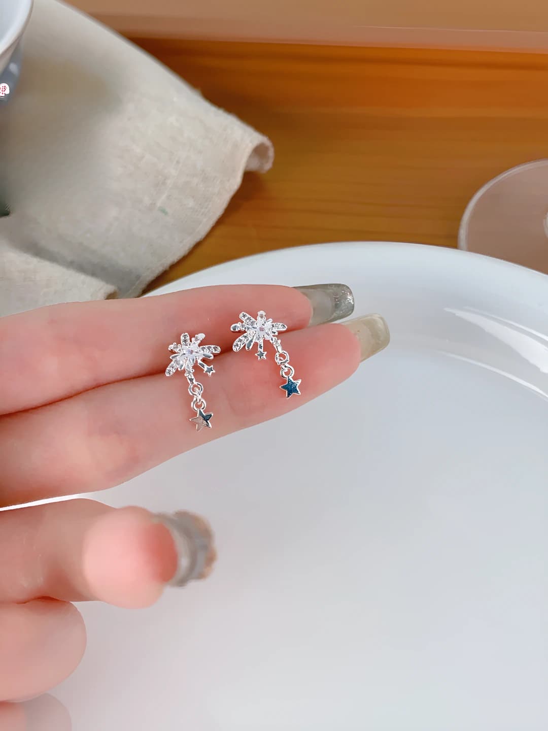 Elegant firework star studs R5407