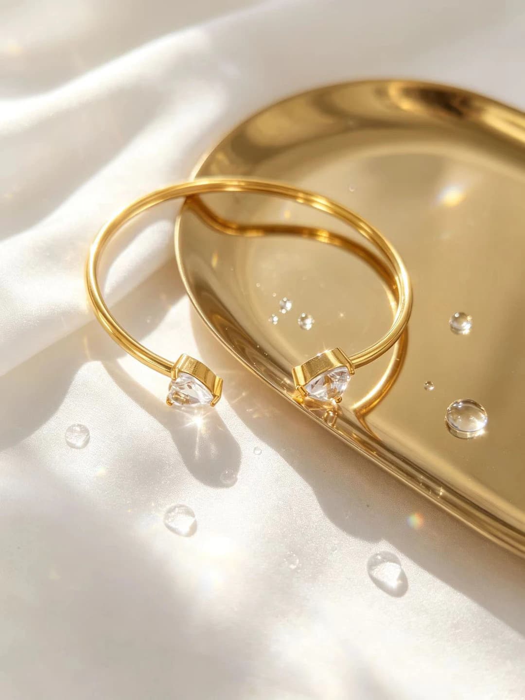 Heart-shaped white bangle