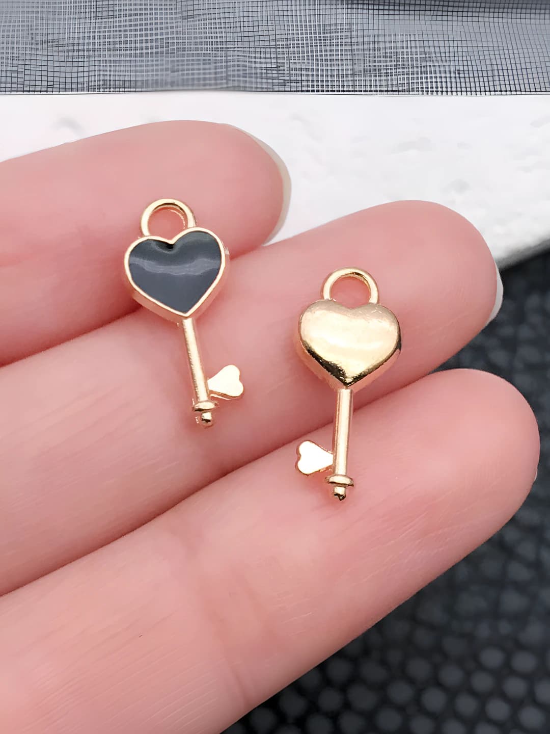 1 шт Чёрный ключ-сердце 7x16mm 0.5g