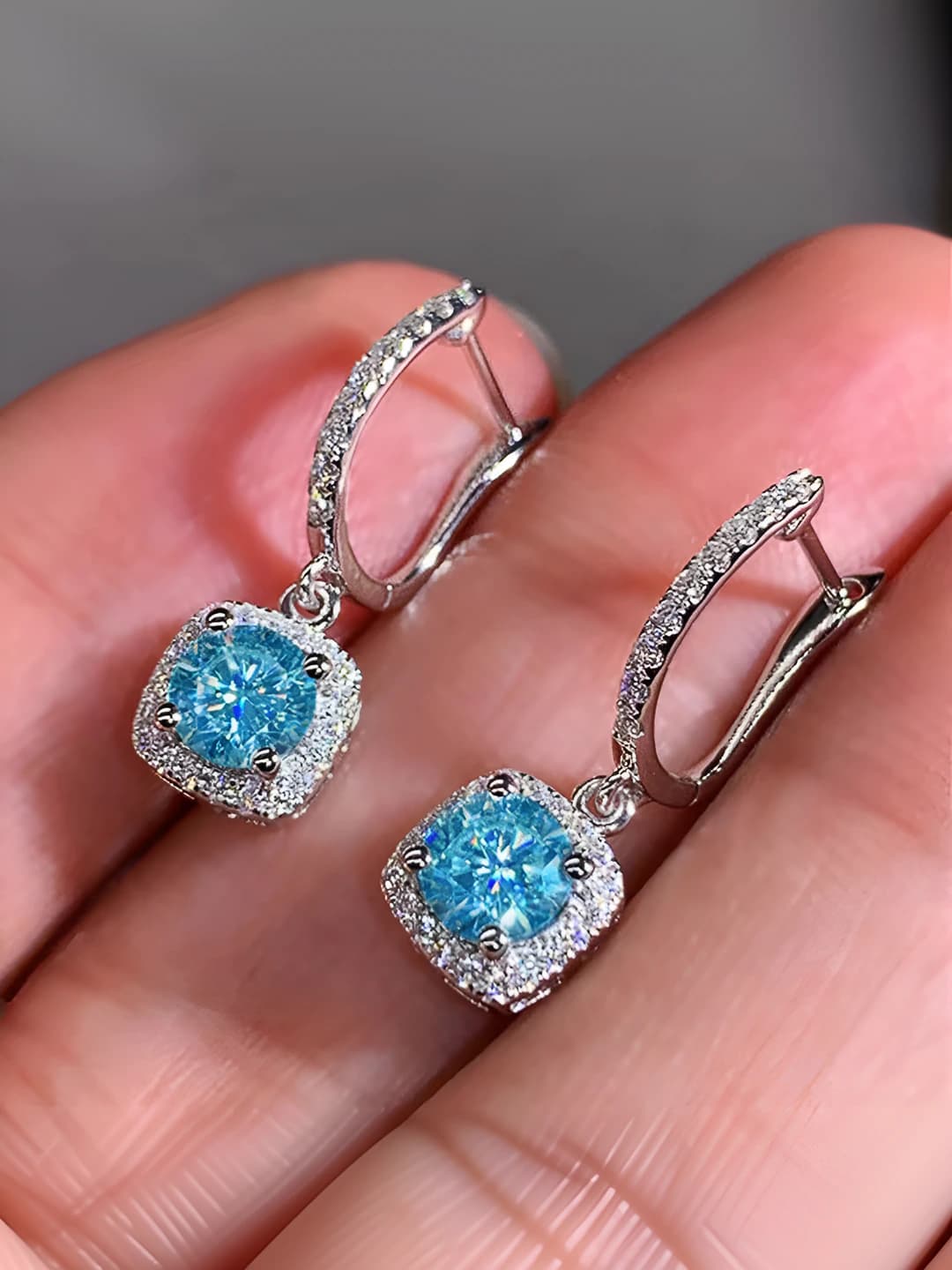 White gold - Blue diamond