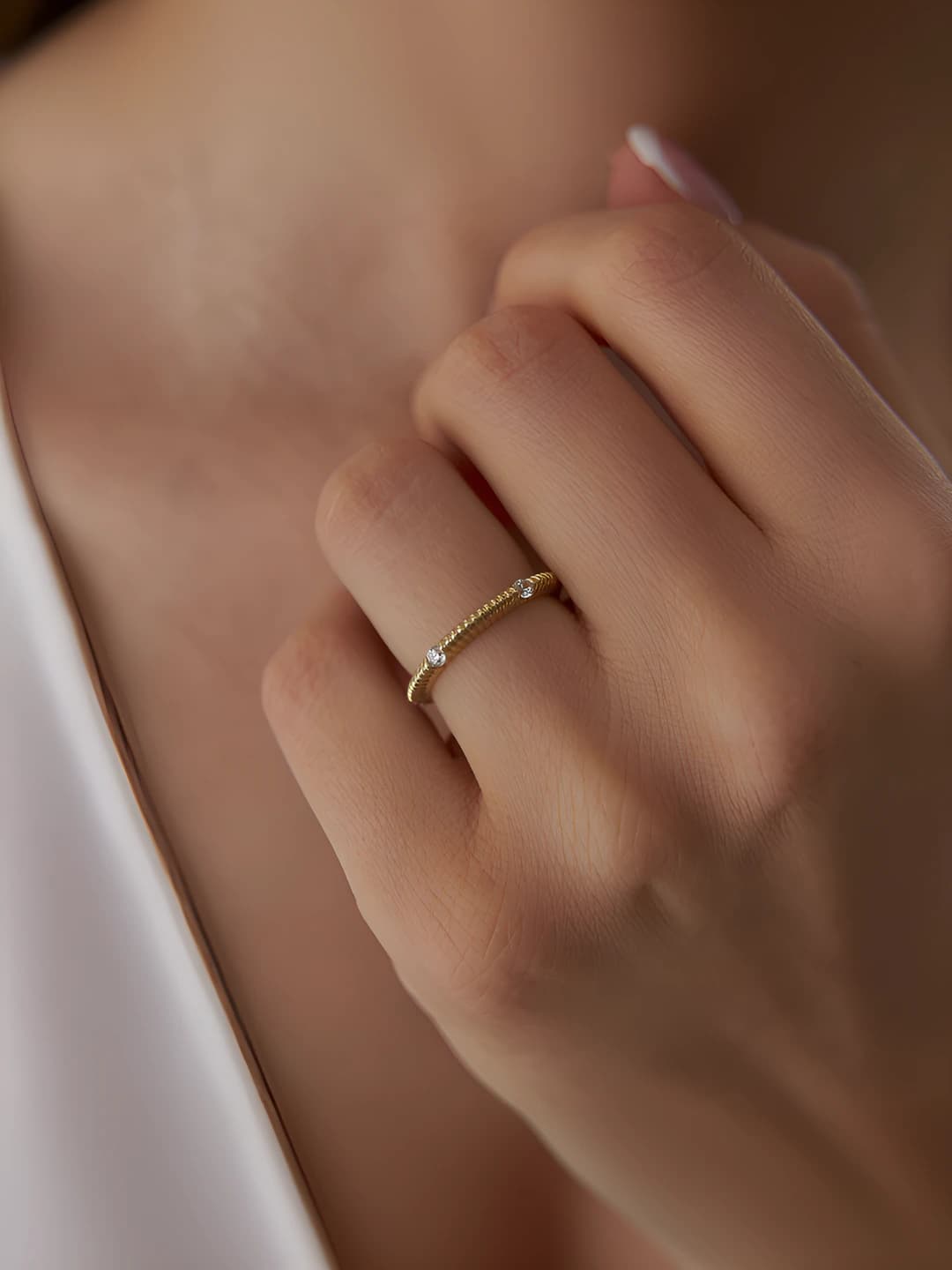 Women's geometric ring with zirconia