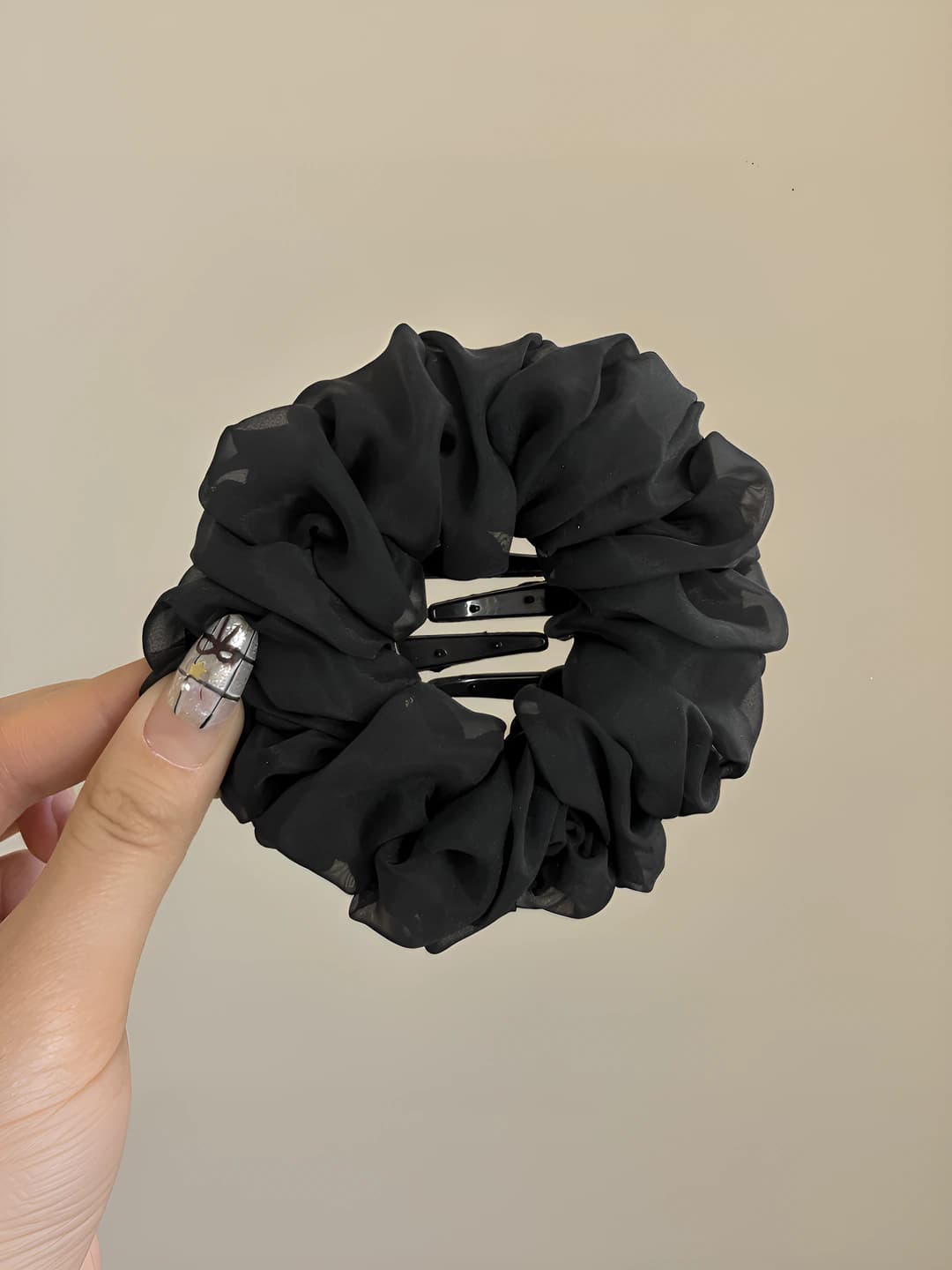 Qora tulle burmalari soch qisqich ~9 sm