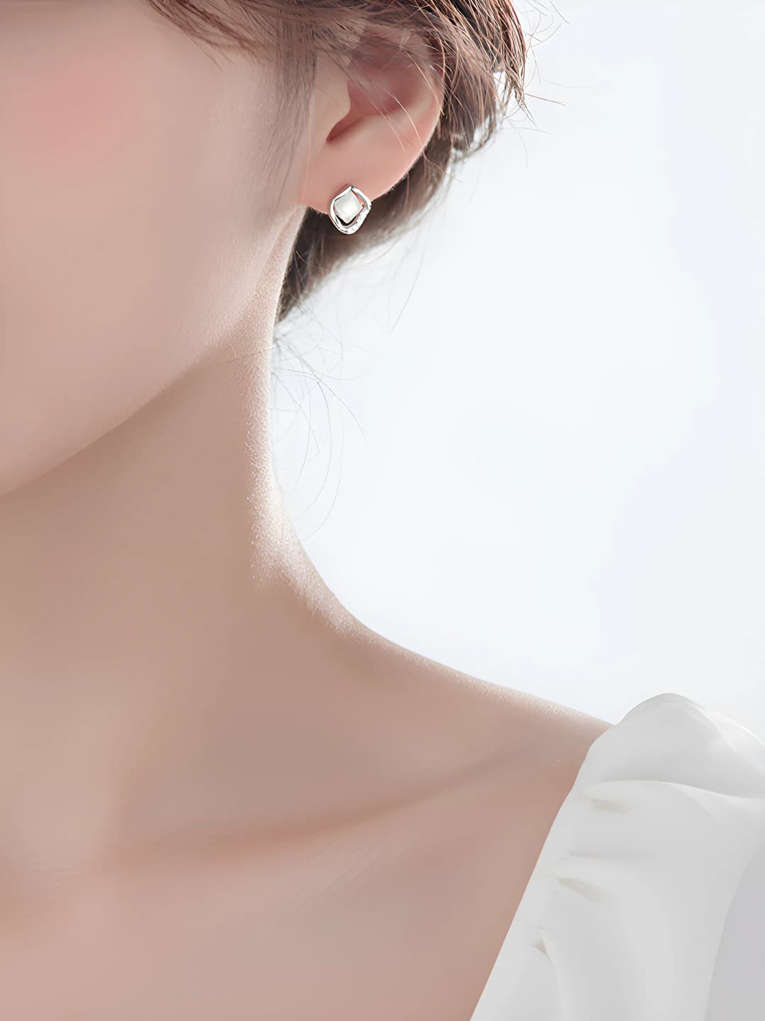 Women's stud earrings in Korean style with geometric design in 925 sterling silver