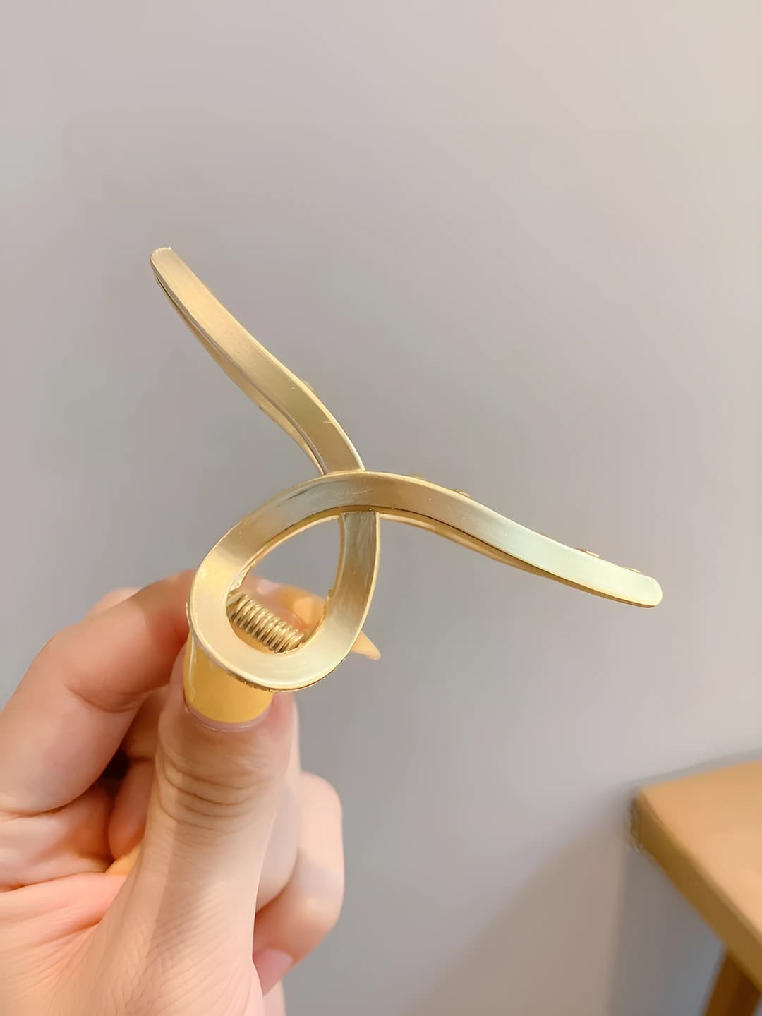 Medium metal clip