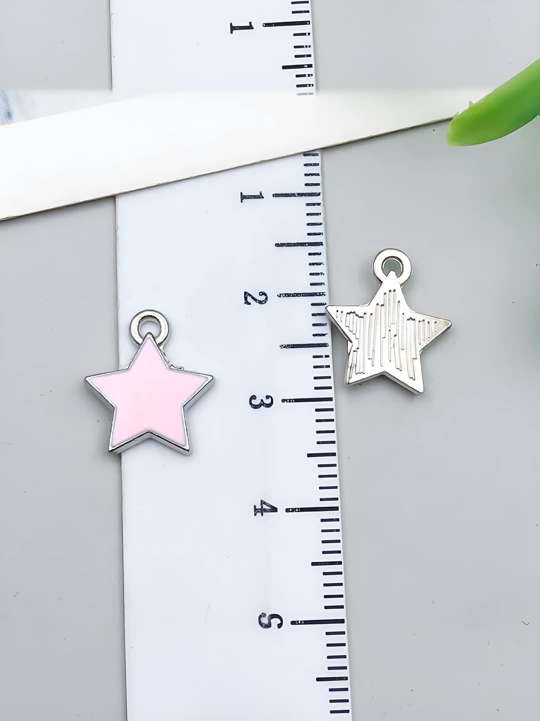 1 pc White K, Pink Five-pointed Star, 12x14mm, 0.5g