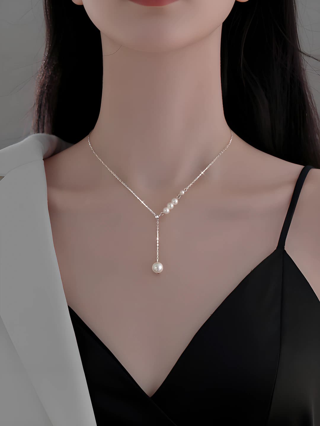 Women's pearl pendant necklace with Y-shaped chain