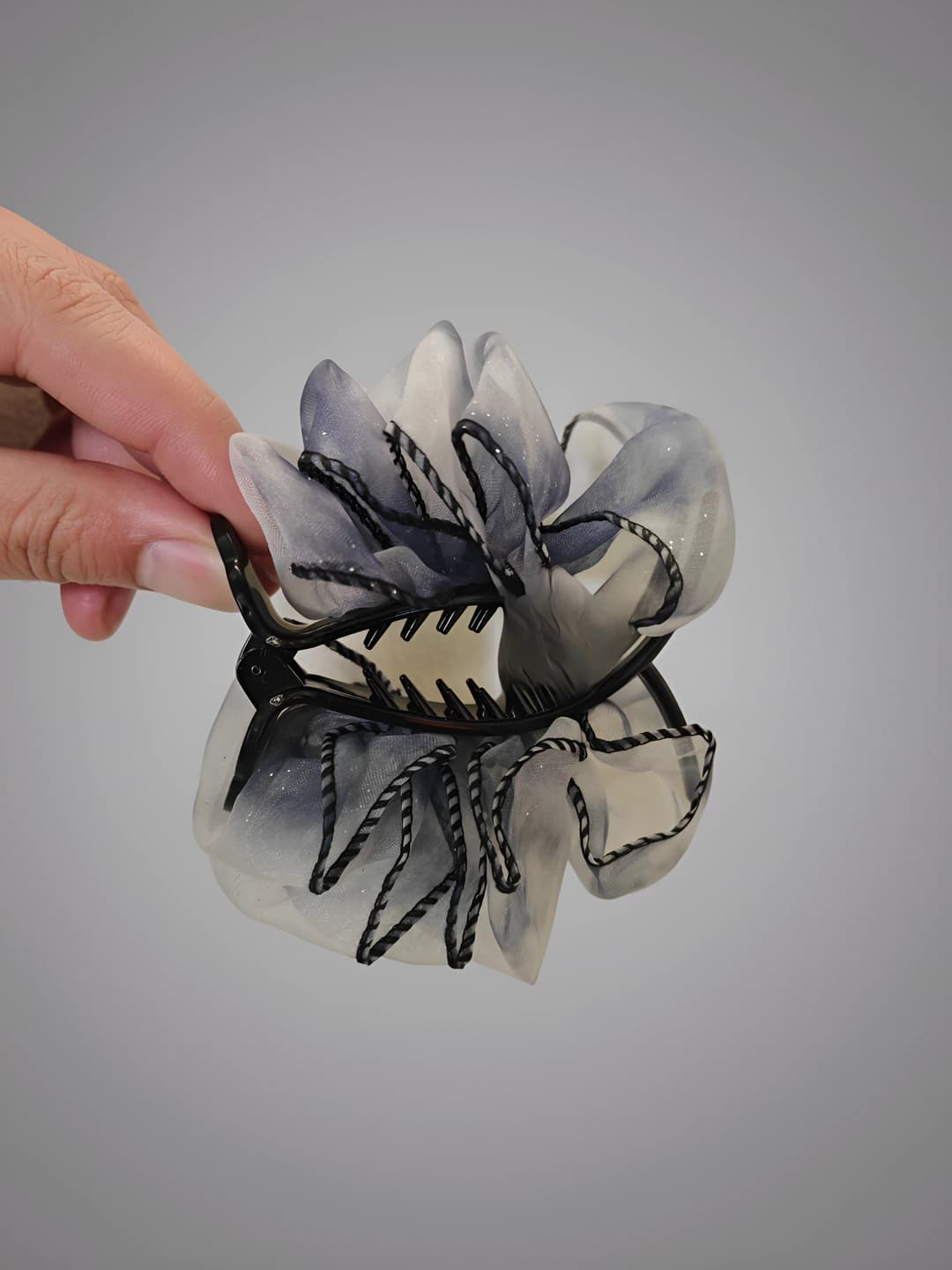 Blue-white double-sided ruffled mesh, ~8 cm