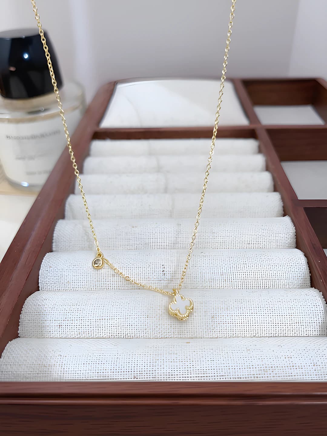 White lucky flower necklace