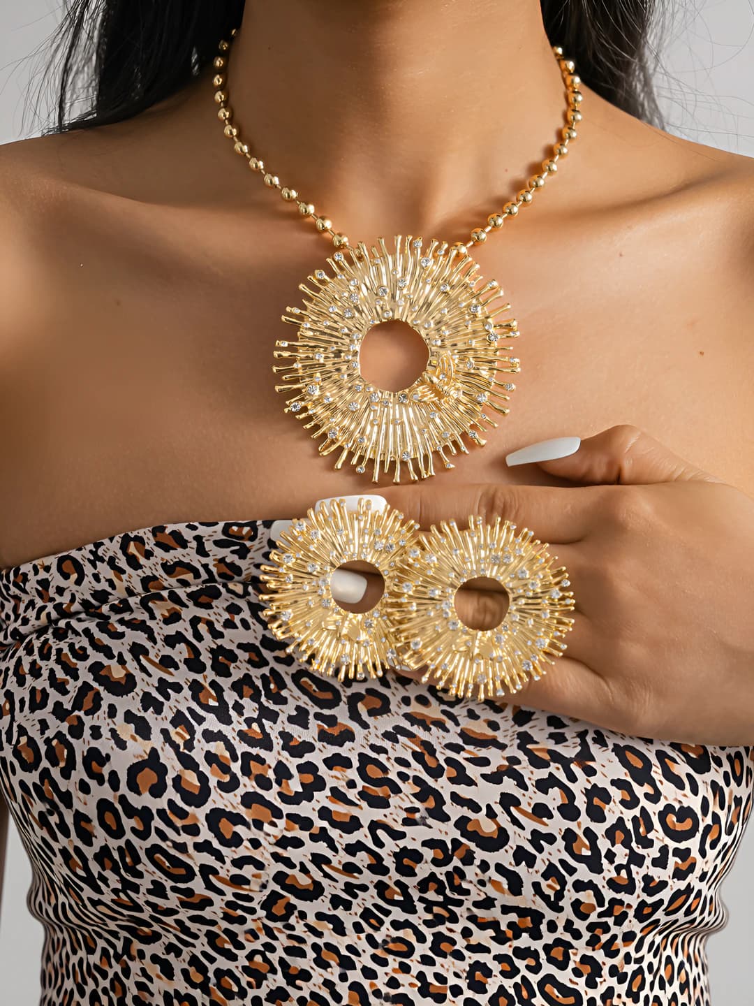 Women's geometric design necklace, lariat chain, with crystals, for watches and bracelets