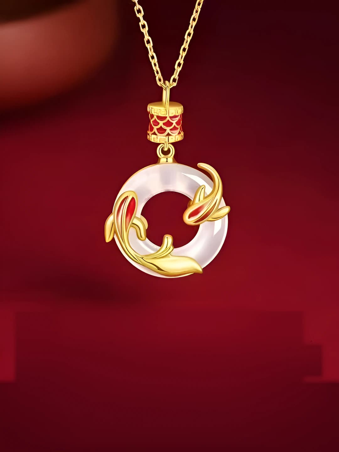 Ayollar uchun koi karpi dizaynli kulonli zanjir, 2026