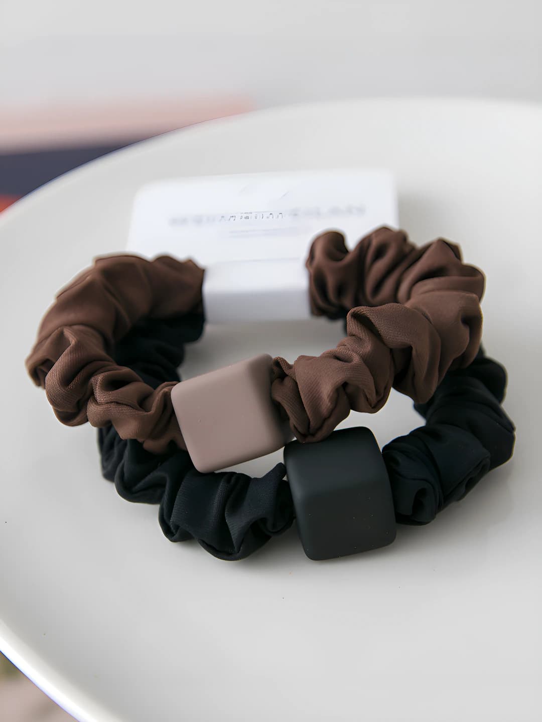 Women's hair accessory sets: 2-pack ultra-soft, hair-damage-free milk silk matte square bead stretch set, simple and versatile