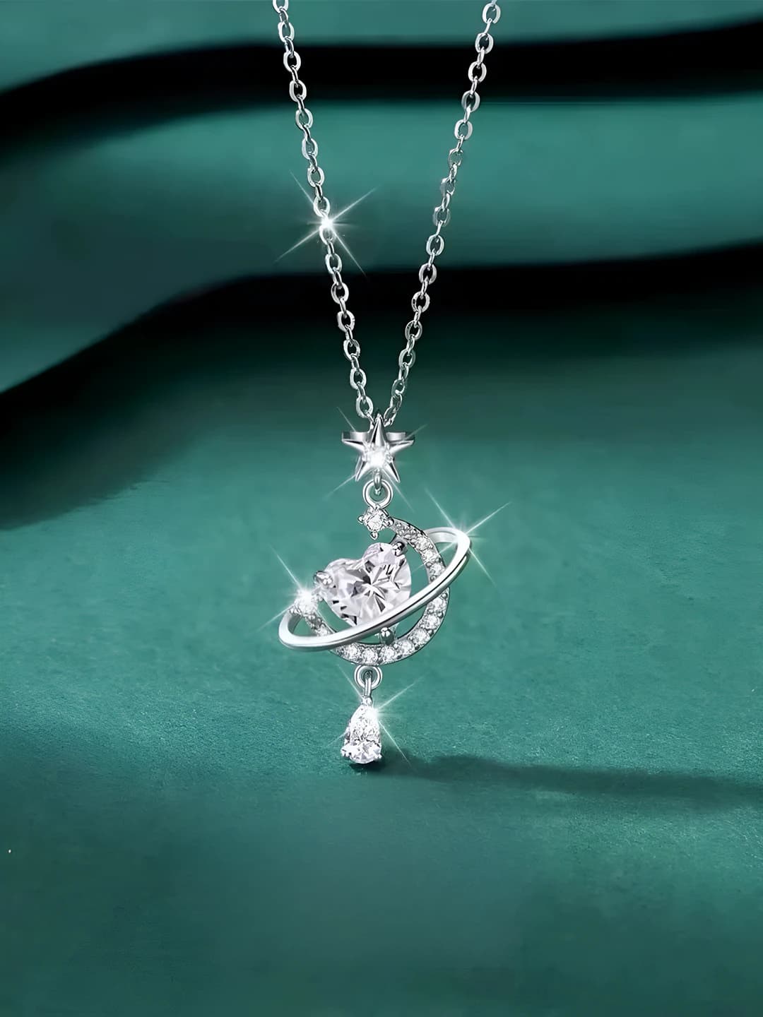 Women's pendant necklace with heart-shaped zircon in Korean style