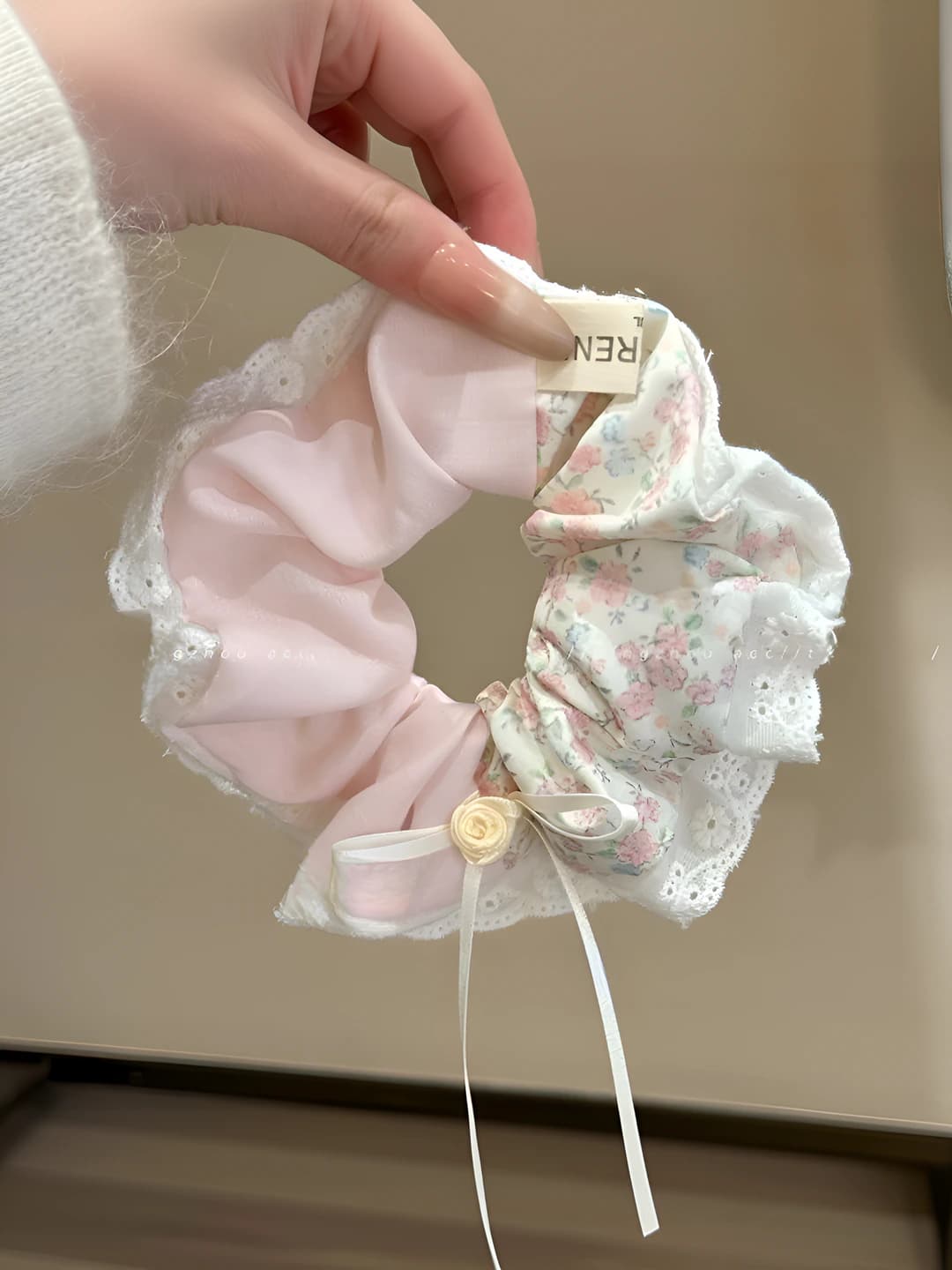 Pink-rose two-tone hair tie