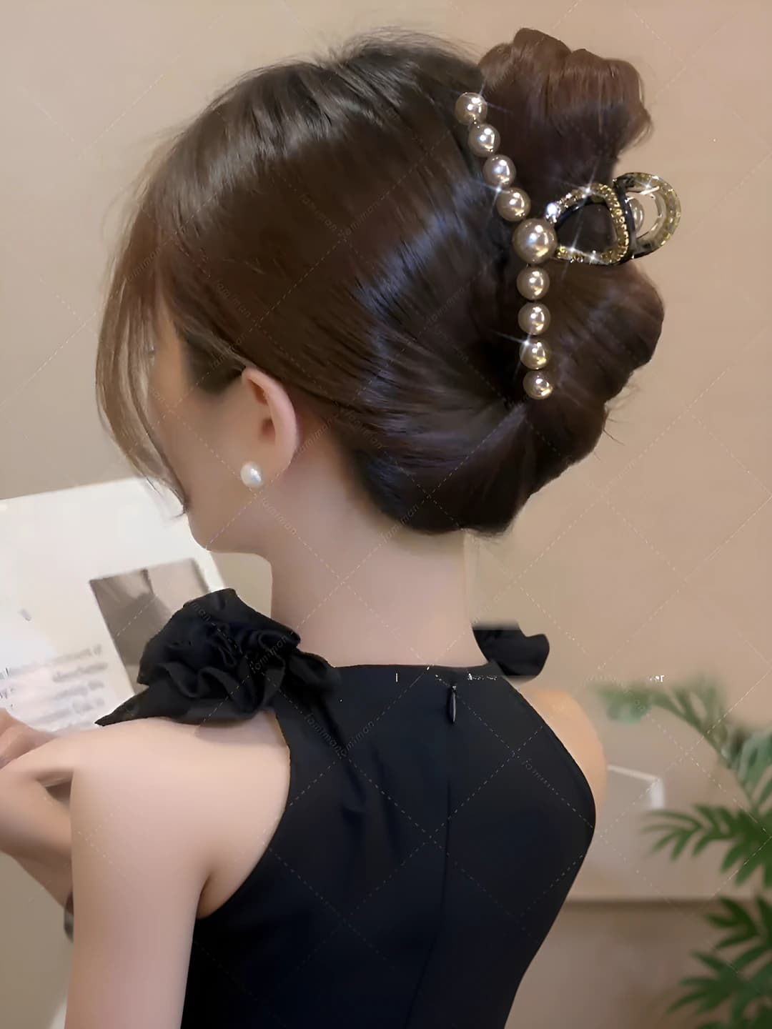 Rhinestone champagne pearl shark clip