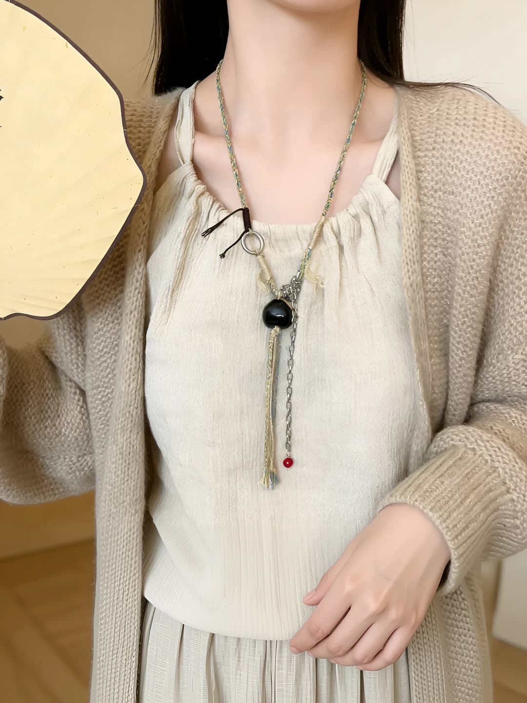 Women's pendant necklace with geometric wooden pendant, retro style, simple sweater chain