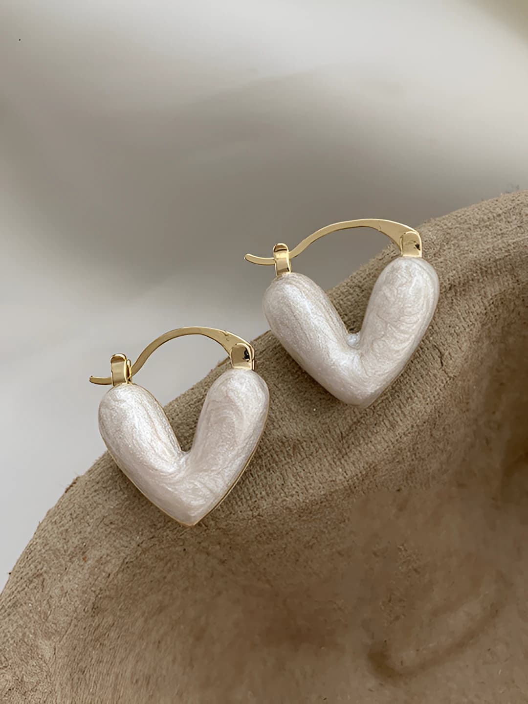 49# Ear clip - White
