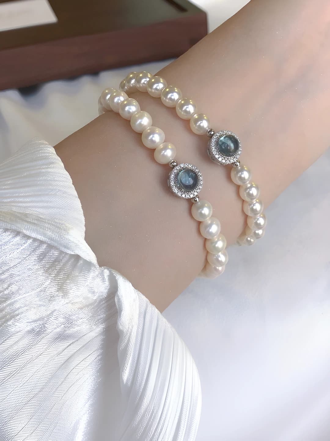 Women's pearl bracelet with mermaid design, French style, birthday gift for friends