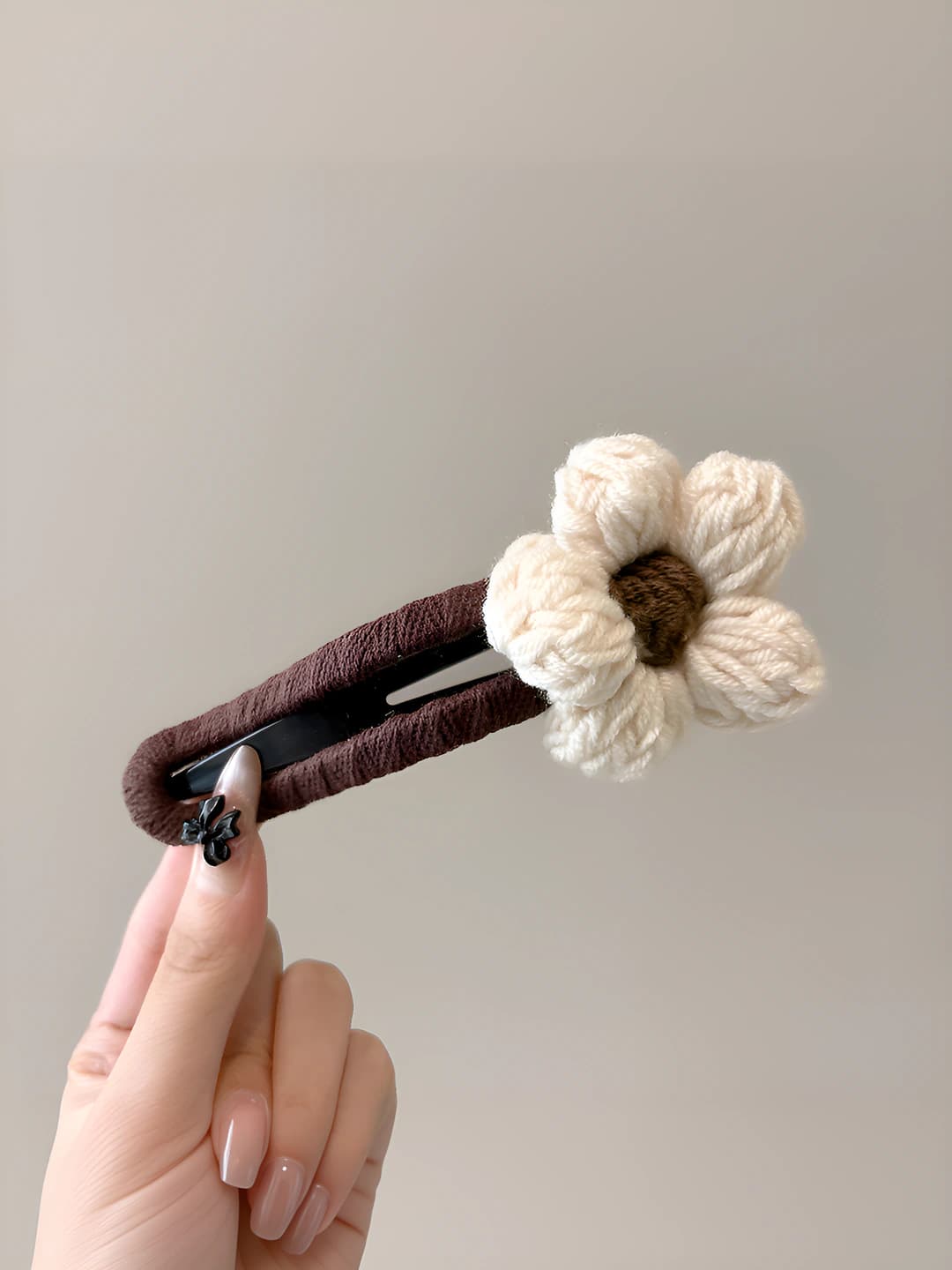 3# Beige large flower clip one