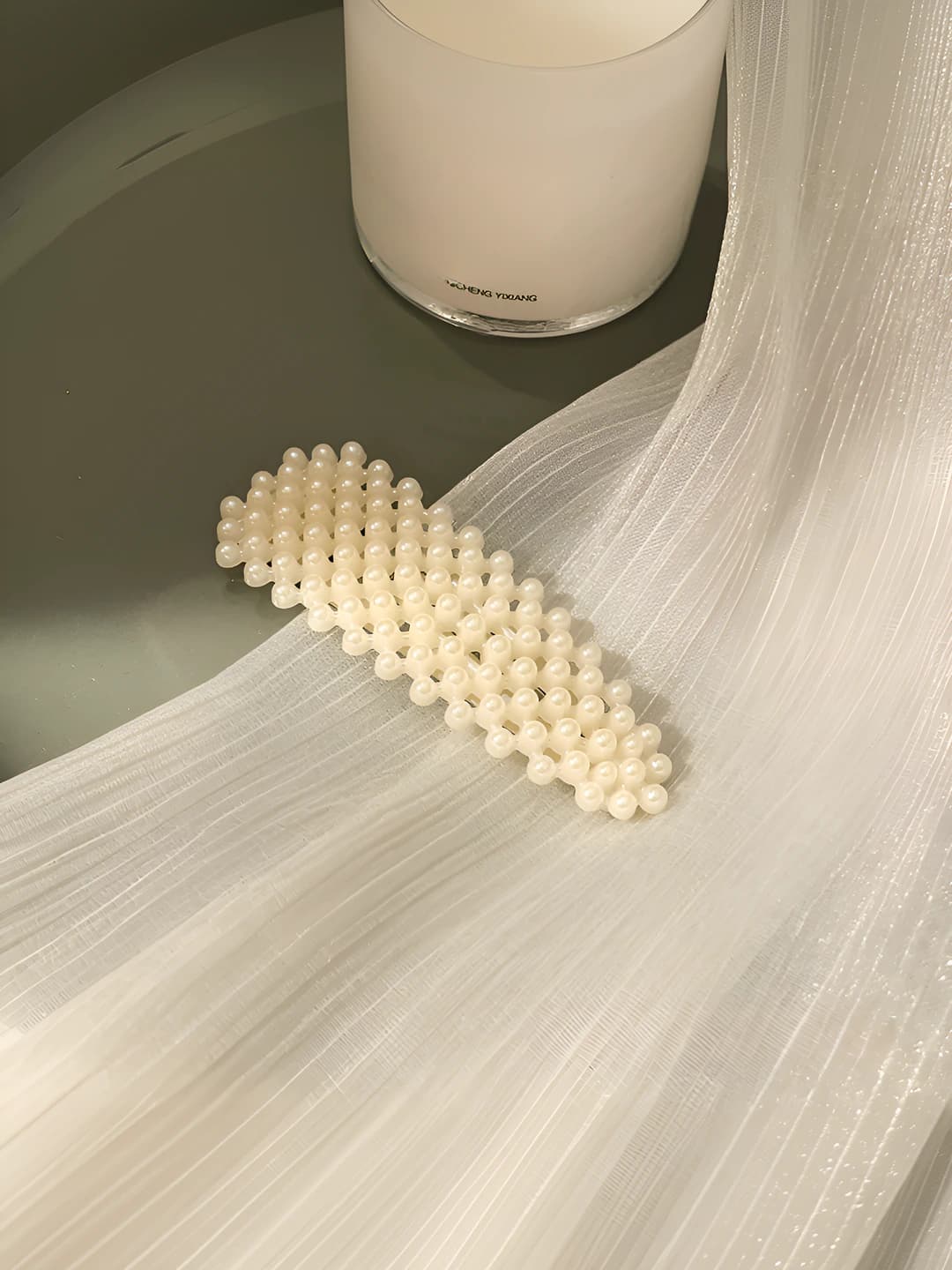 Small pearl drop clip 8 cm