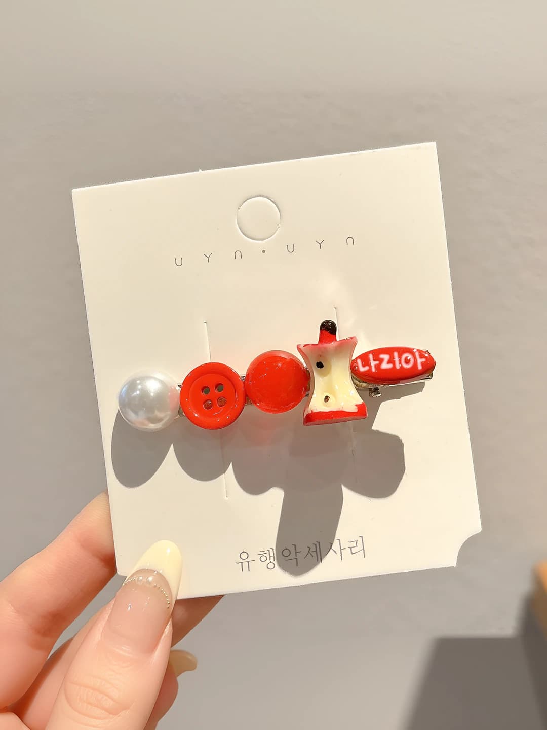 2# Small apple button red label - ~5.8 cm
