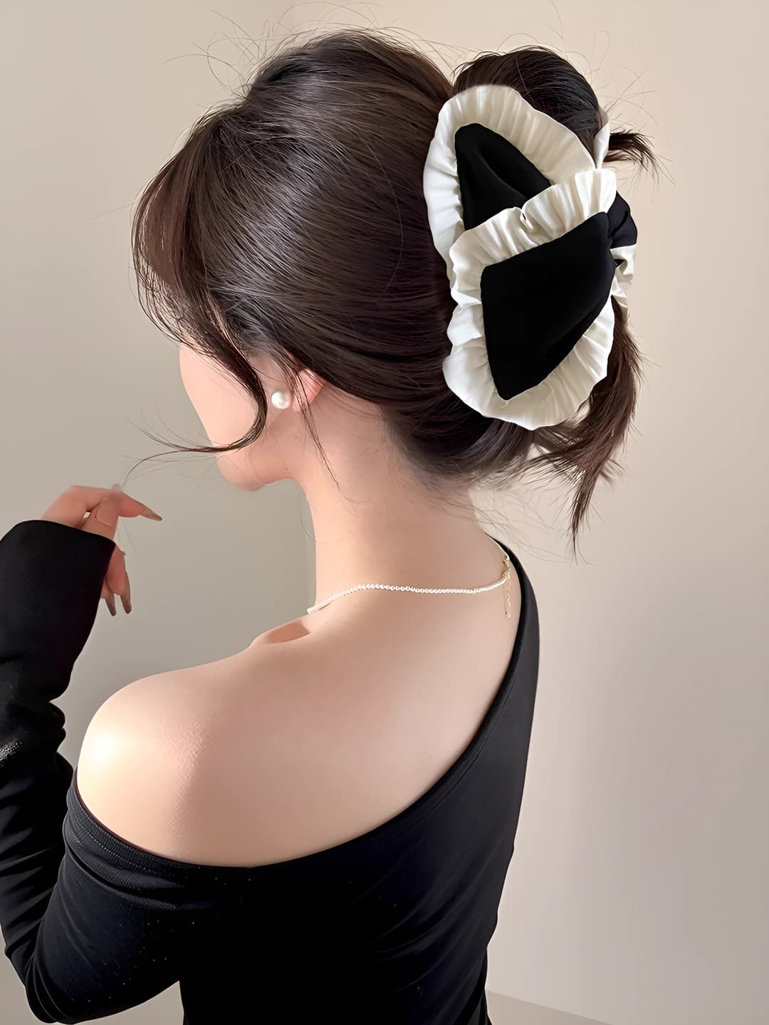 5# White floral edge triangle claw clip ~13cm