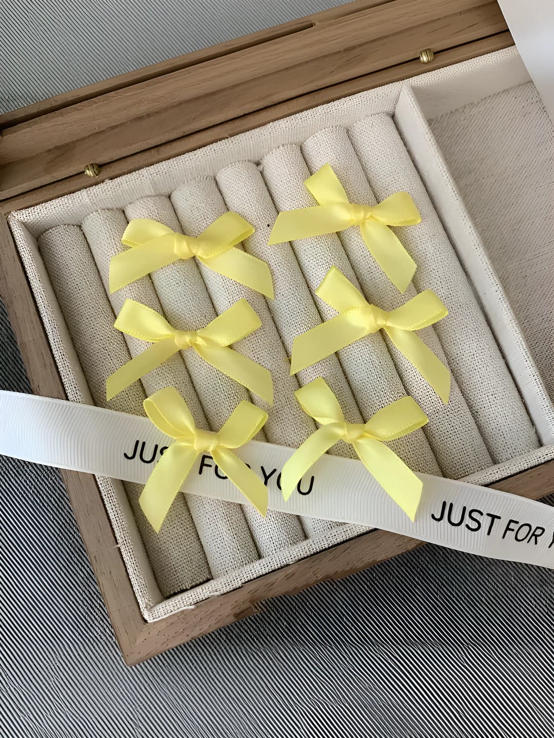 Lemon yellow bow