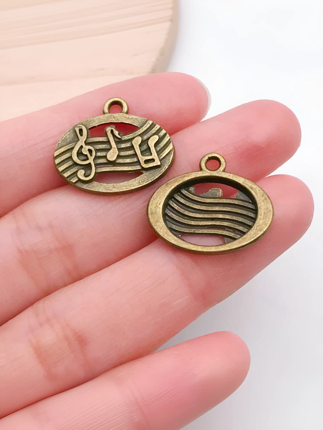 Round music note 17x19mm-1.4g