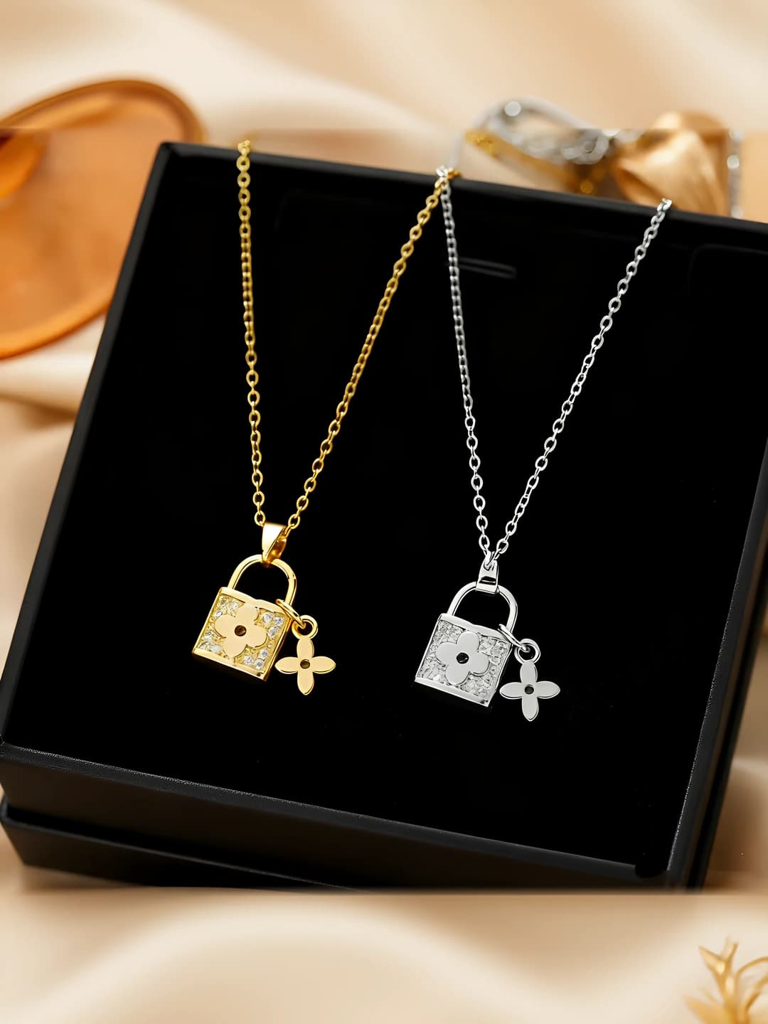 Women's lock pendant necklace in Korean style made of titanium steel with 18k gold plating
