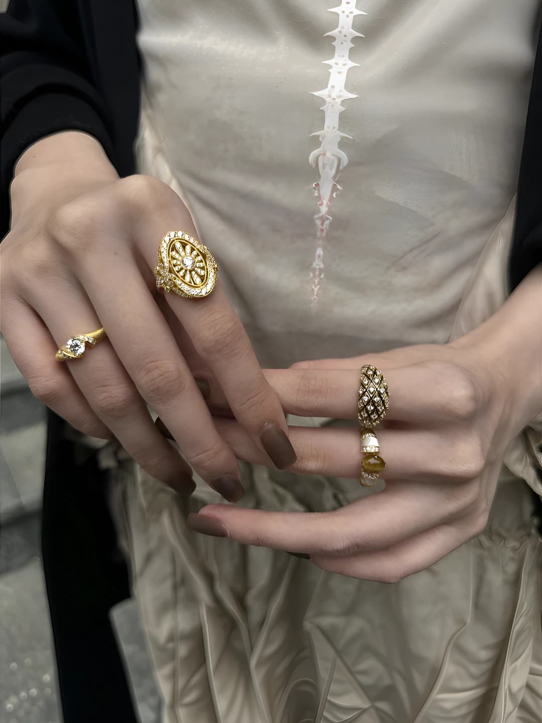 Women's retro style fashion ring with wide gold band and full diamond daisy design