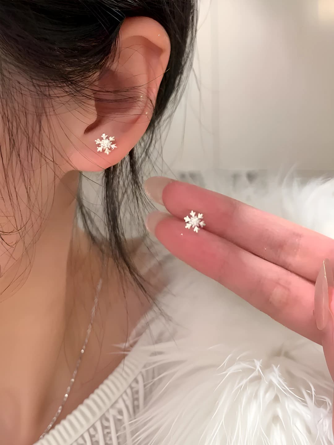 Women's snowflake stud earrings, light luxury, autumn-winter