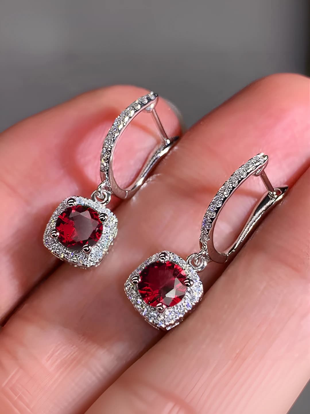 White Gold - Red Diamond