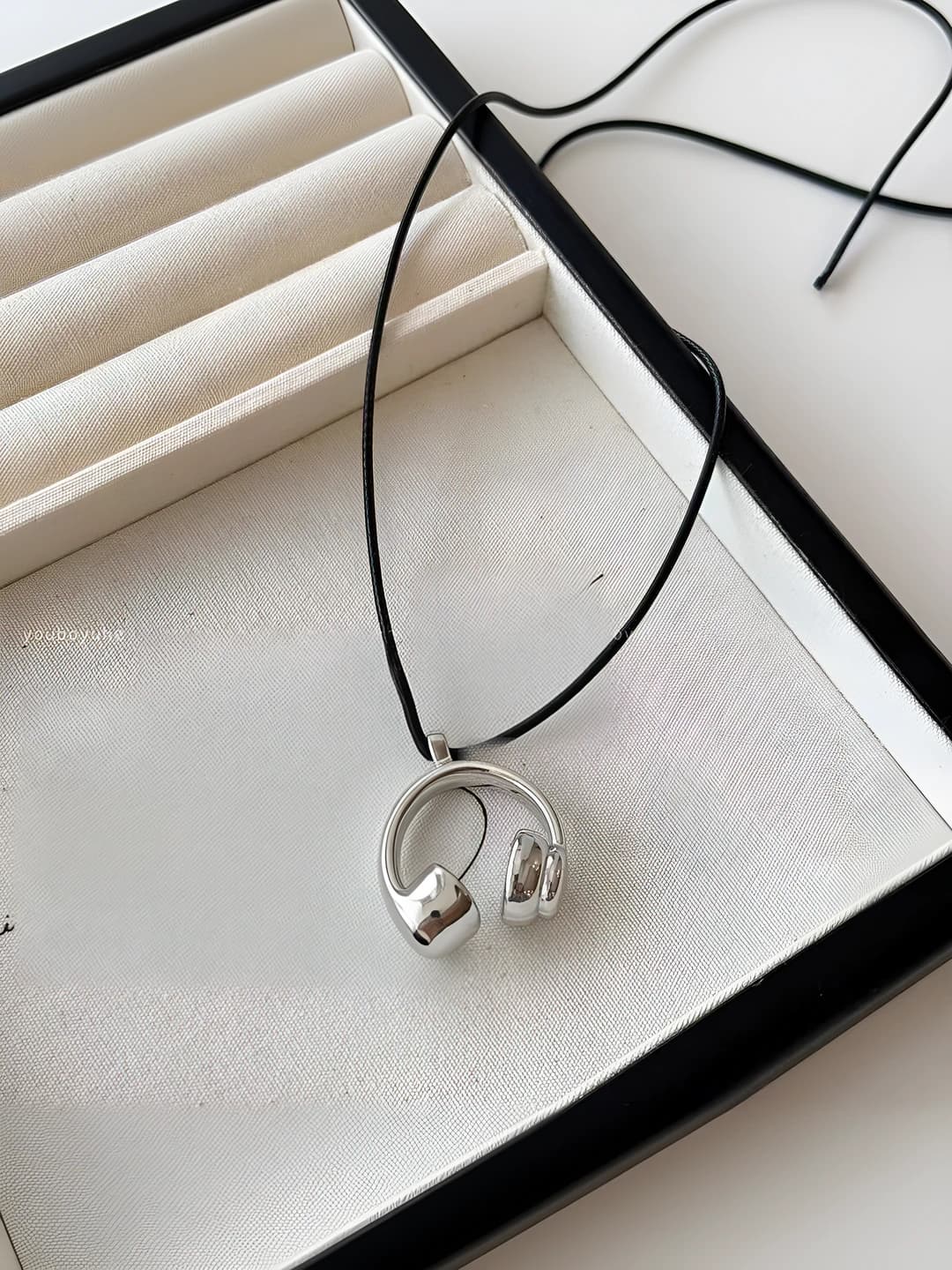 Silver earphone pendant