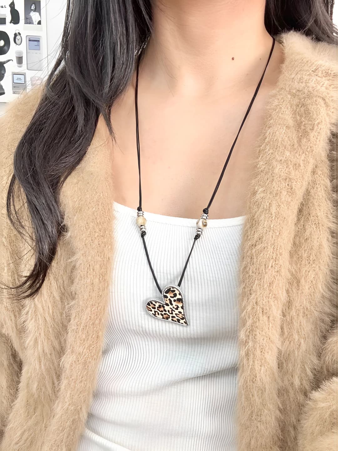 Women's long pendant necklace with heart charm and leopard print, retro style, autumn-winter sweater chain