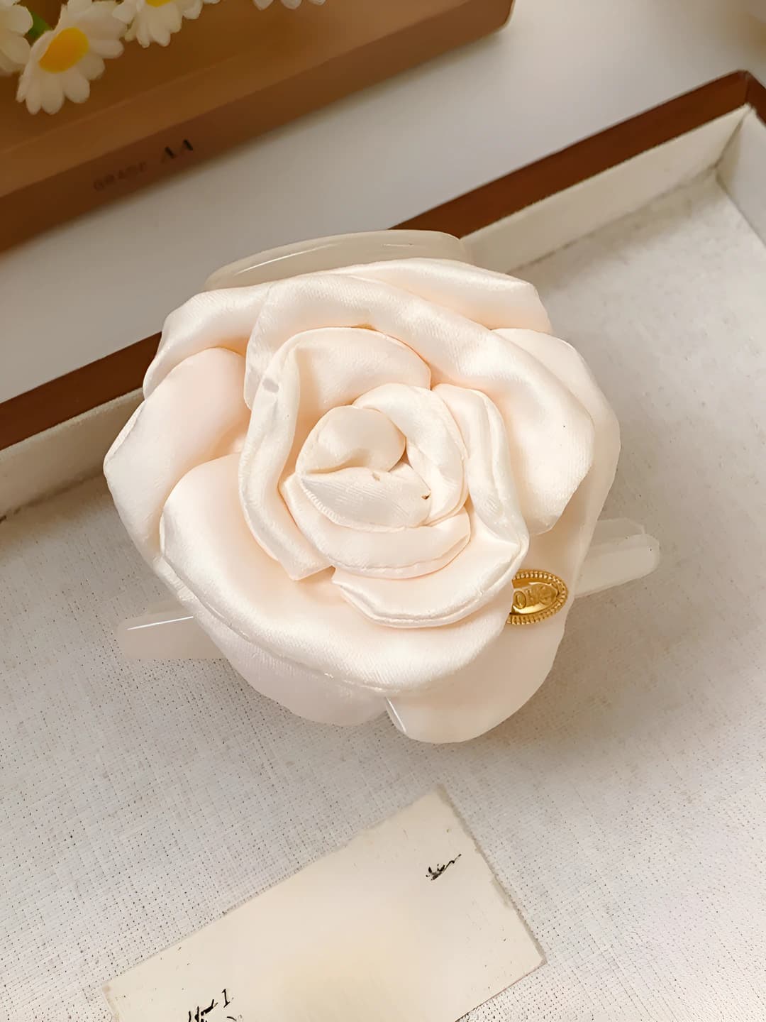 69# Hair clip - White