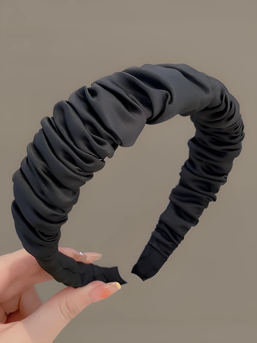 3# Black, pleated (3 cm)