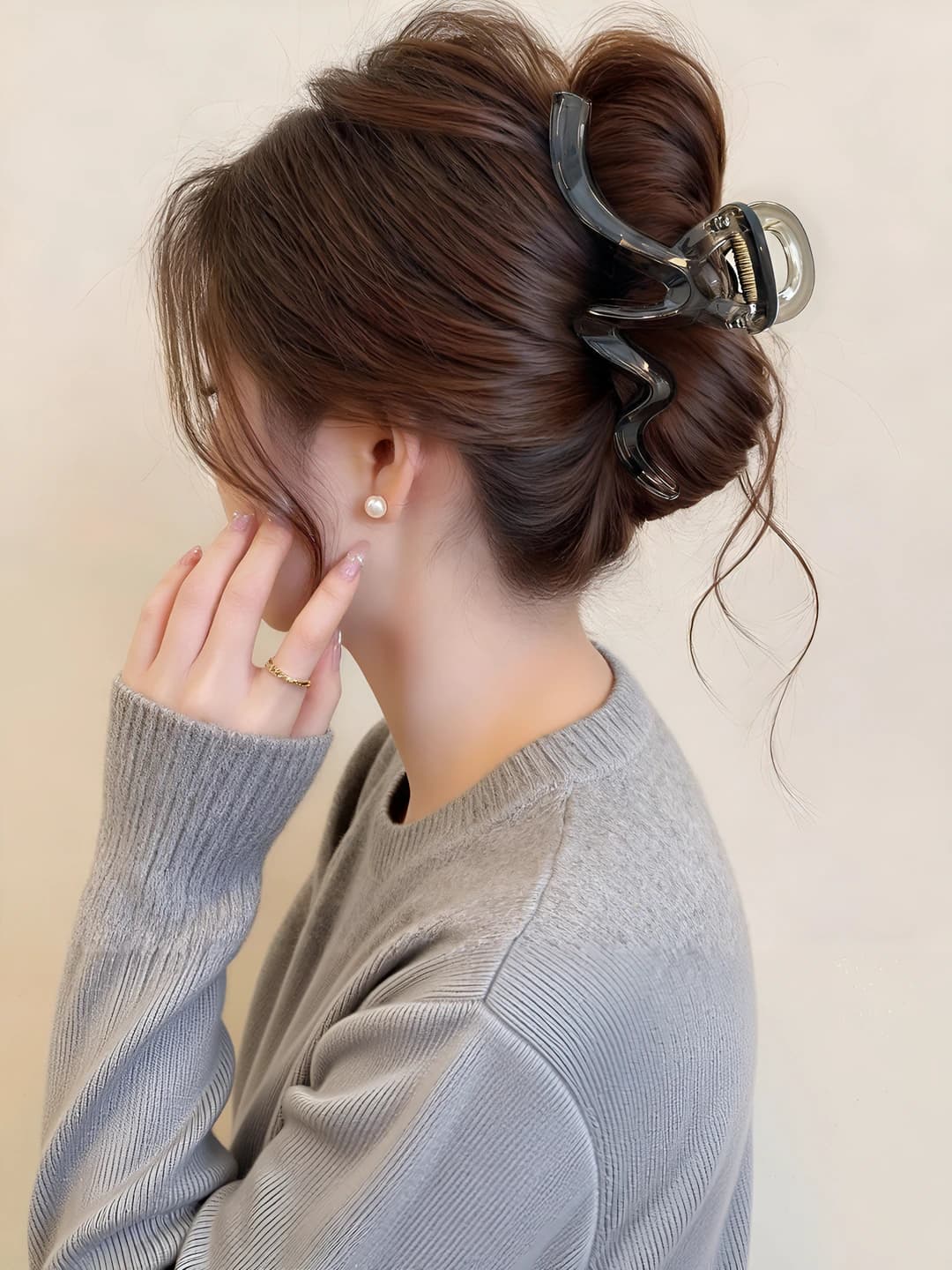 2# Wavy translucent grey clip (14 cm)