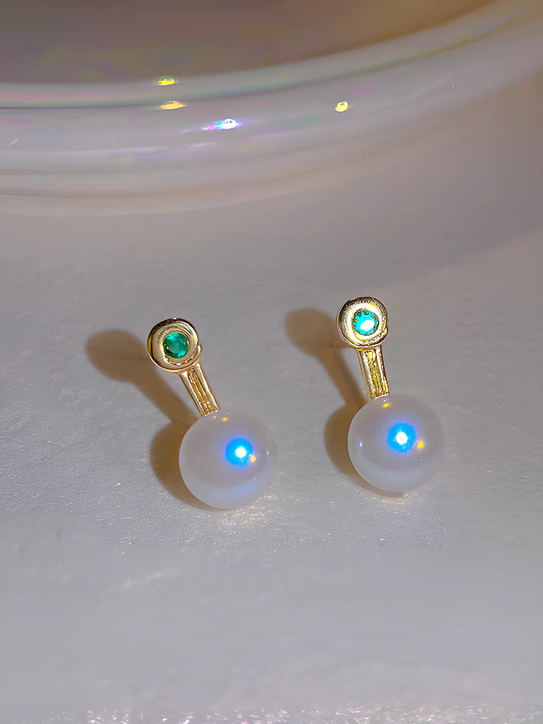 Women's pearl stud earrings in Korean style with geometric shape