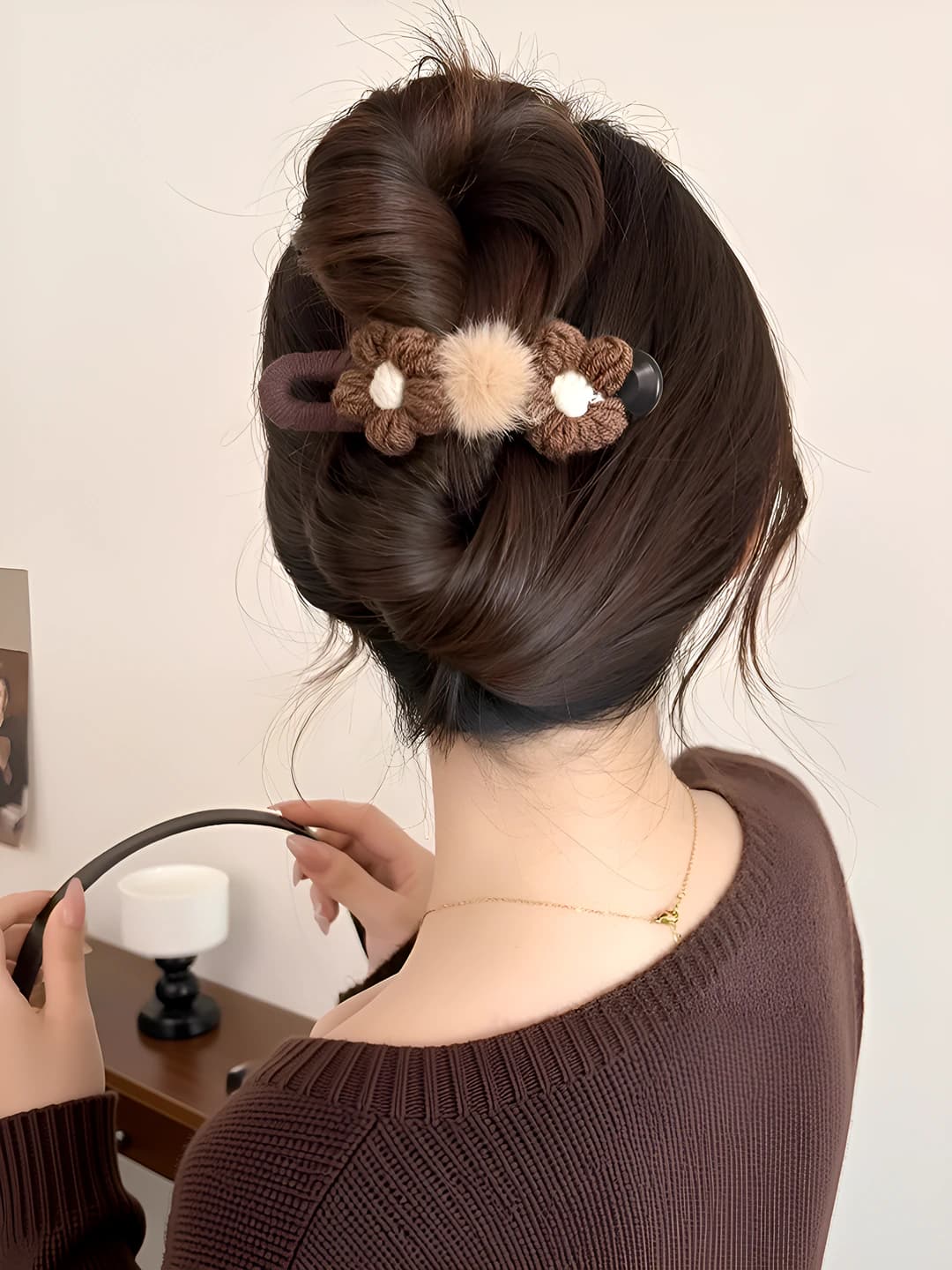 4# Dark coffee small flower clip one