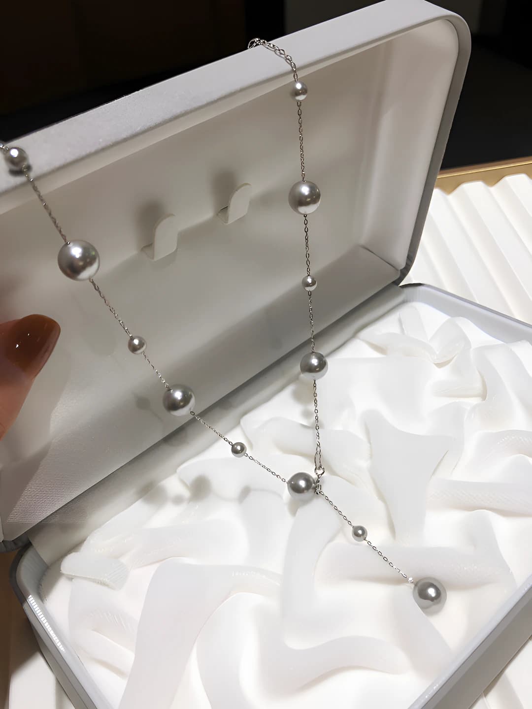 Grey pearl necklace